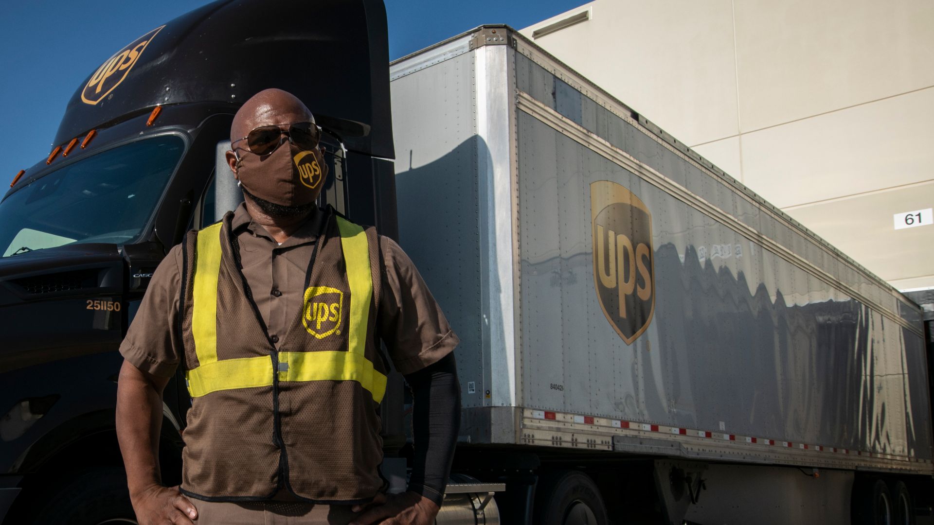 File:UPS semi truck driver in front of semi-trailer truck in Arlington Texas.jpg