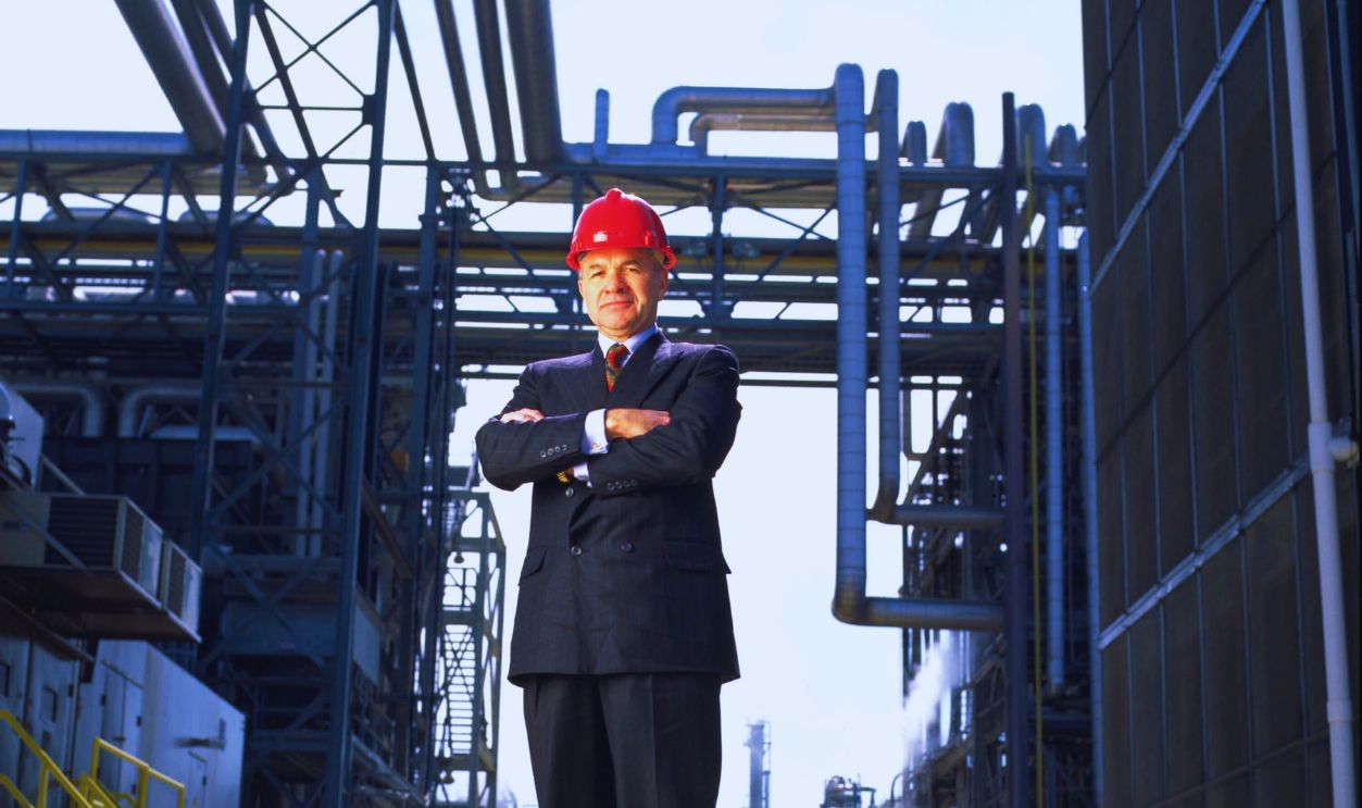 Gettyimages - 676261, Enron CEO Ken Lay 398263 01: (FILE PHOTO) Enron CEO Ken Lay poses for portraits at a pipeline facility in Feburary 1993 in Houston, TX. Enron filed for Chapter 11 protection December 3, 2001 and sued rival Dynegy Inc. for $10 billion as it tries to recover from a tailspin that has crippled the one-time energy giant. The company said an undetermined number of its 21,000 workers, mostly among the 7,500 in Houston, would be laid off.