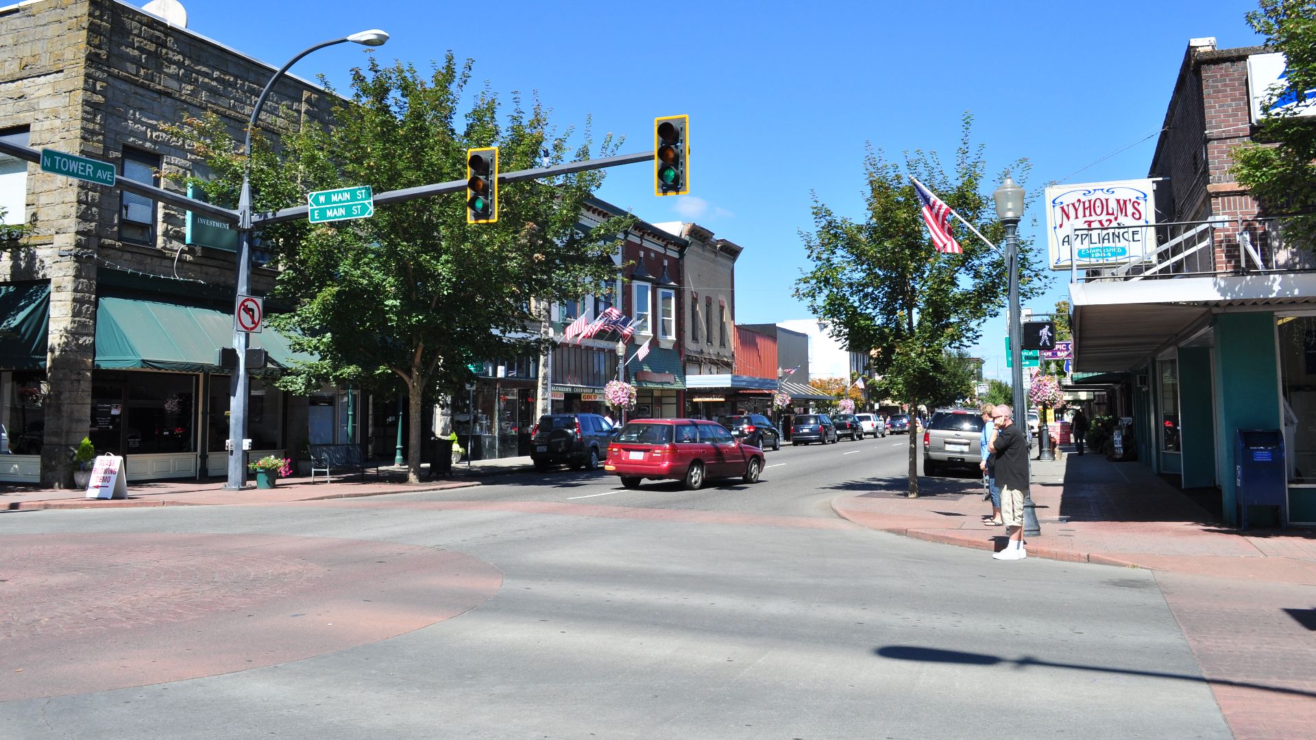 File:Centralia, WA - corner of Tower Ave & Main St, looking north.jpg