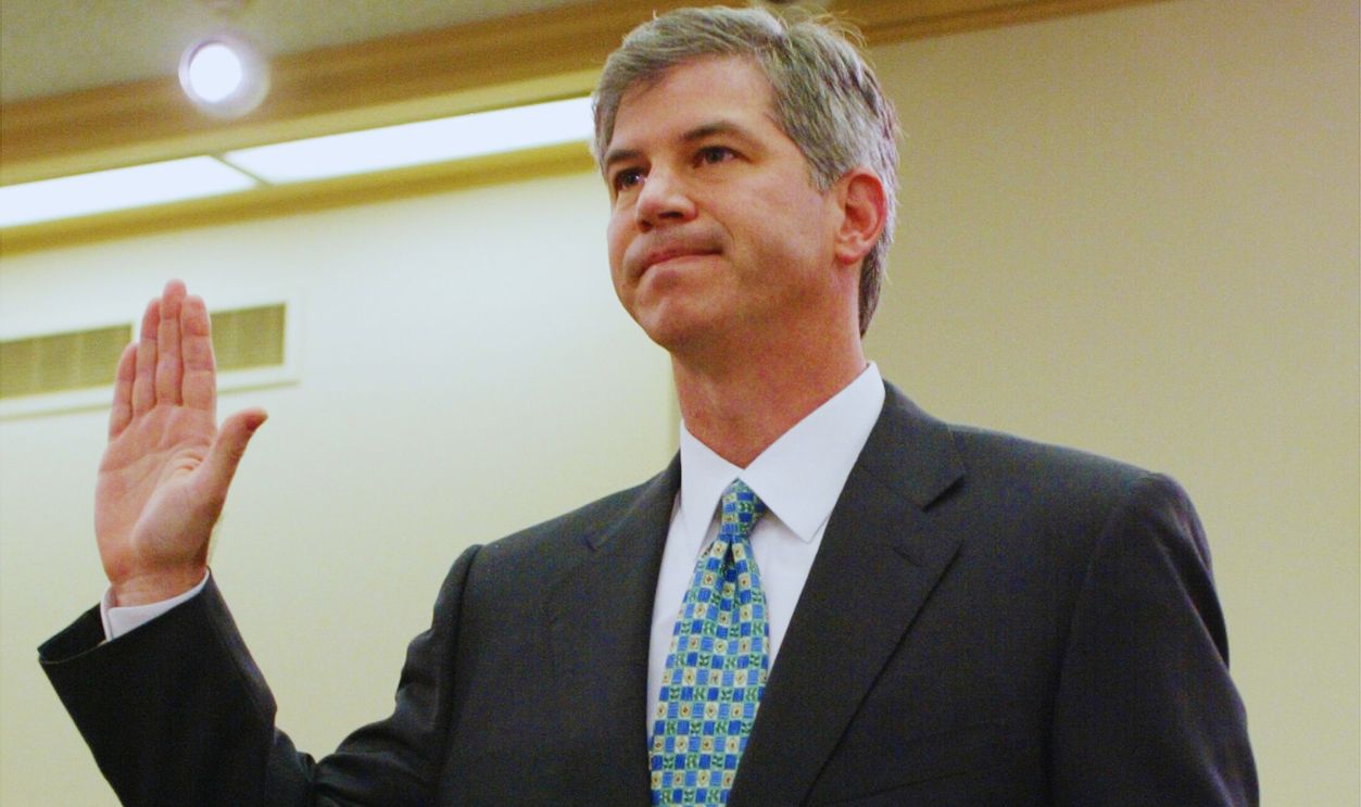 Gettyimages - 699033, Enron Executives Refuse to Testify to Congress 400683 04: Andrew S. Fastow, Enrons former chief financial officer, raises his right hand as he is sworn in before the House Energy and Commerce oversight and investigations subcommittee February 7, 2002 in Washington, DC. Fastow invoked the Fifth Amendment and refused to testify to Congress