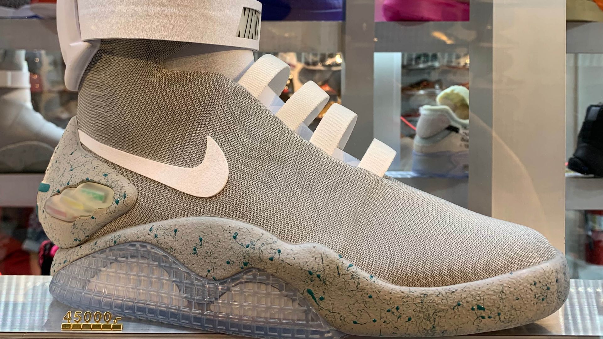 File:Nike mag flight club.jpg