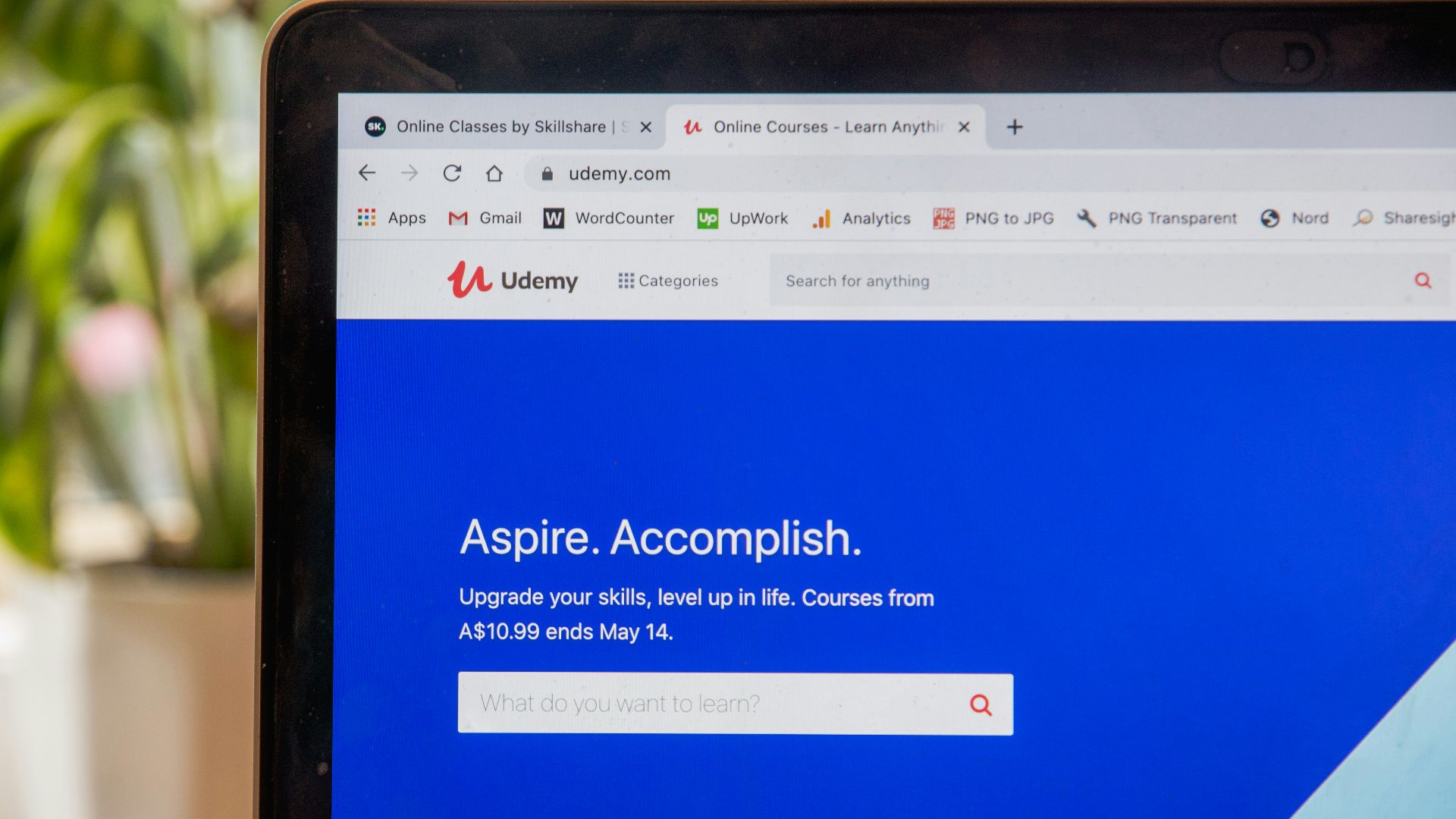 a computer screen with the aspire logo on it