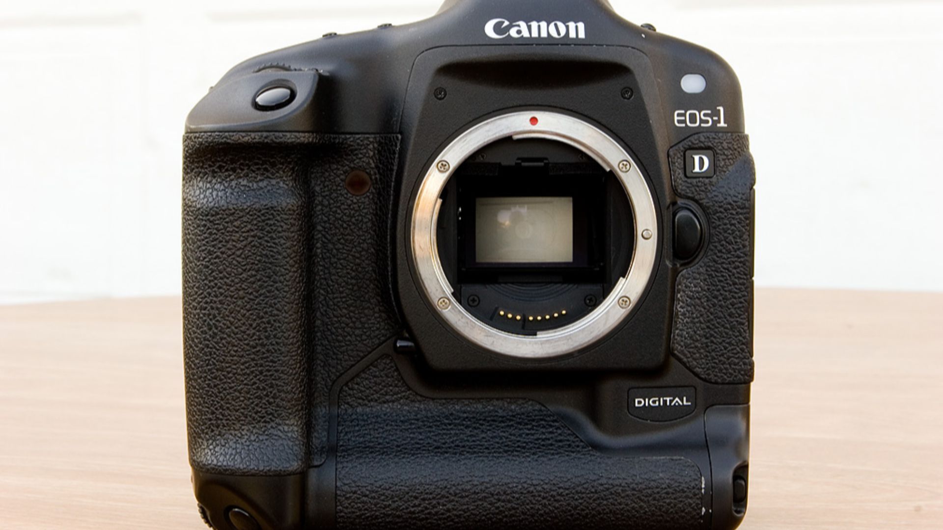 File:Canon EOS-1D.jpg