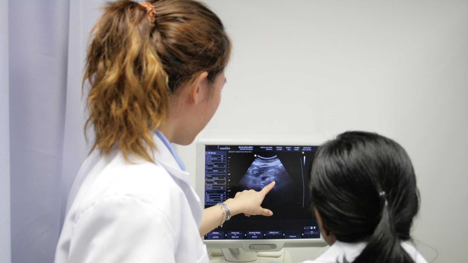 File:Sonographer in action .jpg