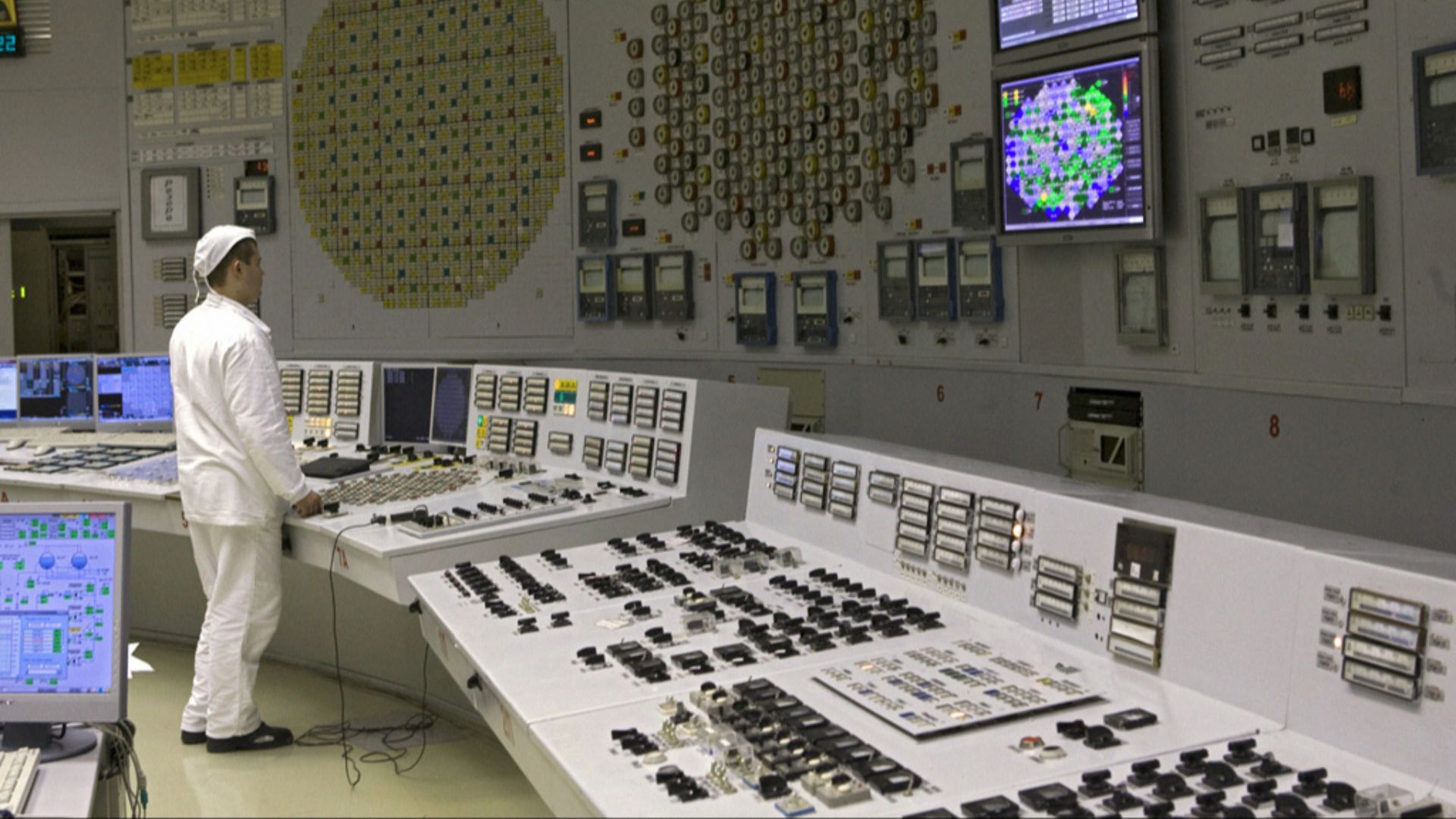 File:RIAN archive 305015 Leningrad nuclear power plant.jpg