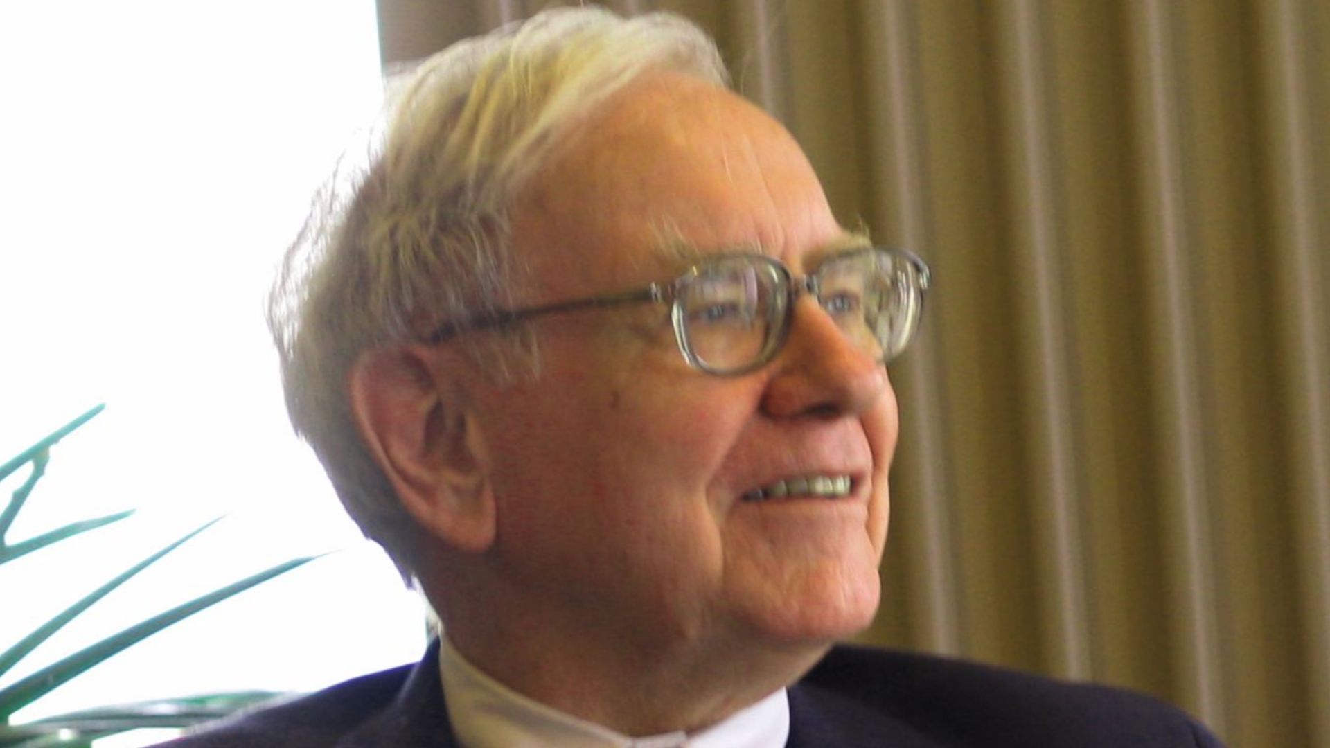 File:Warren Buffett KU Visit.jpg