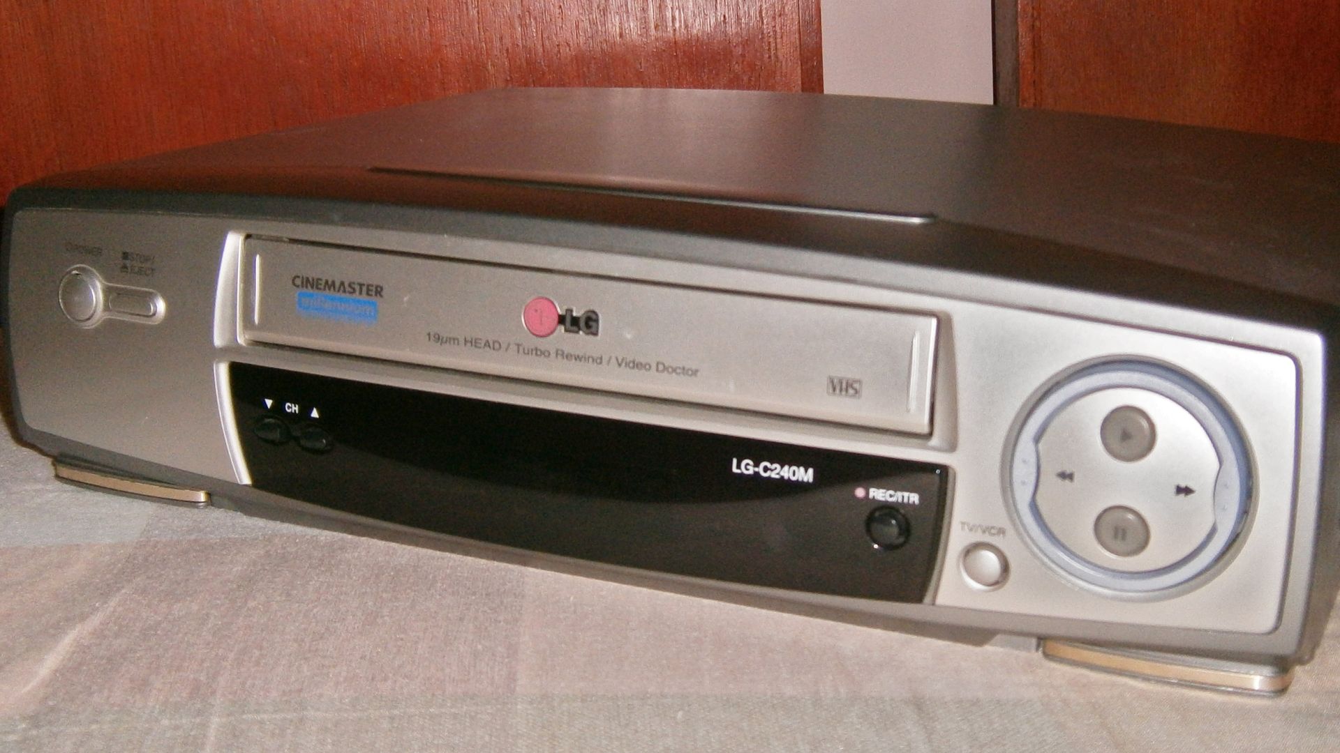 File:Front of LG VHS Player & Video-Cassete Recorder.JPG