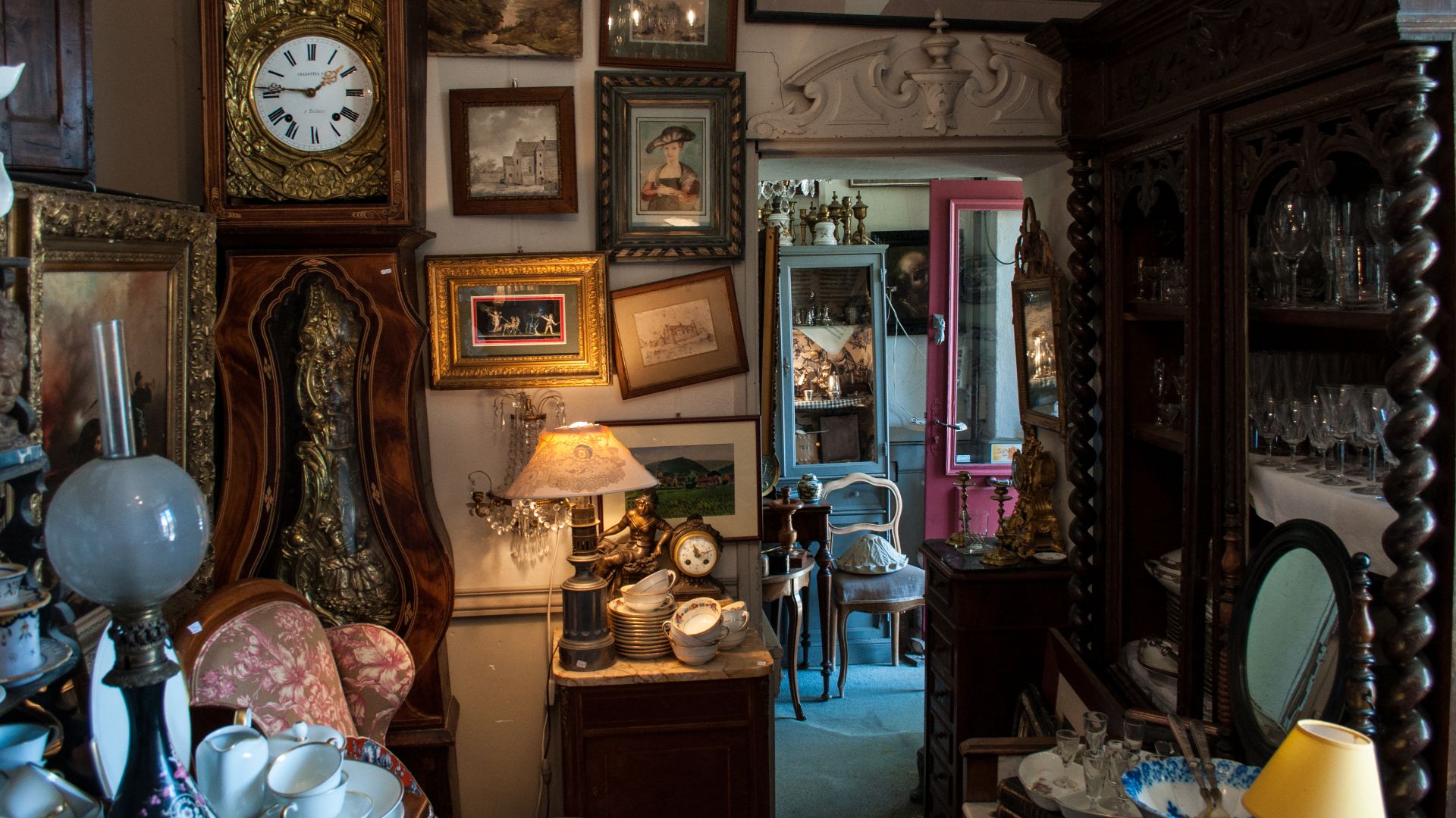 File:Antique shop - stock photo.jpg