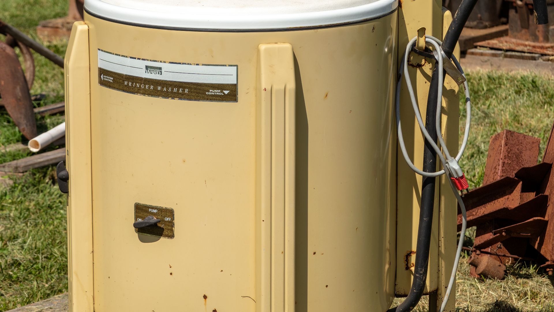 File:Montgomery Ward wringer washer VA1.jpg