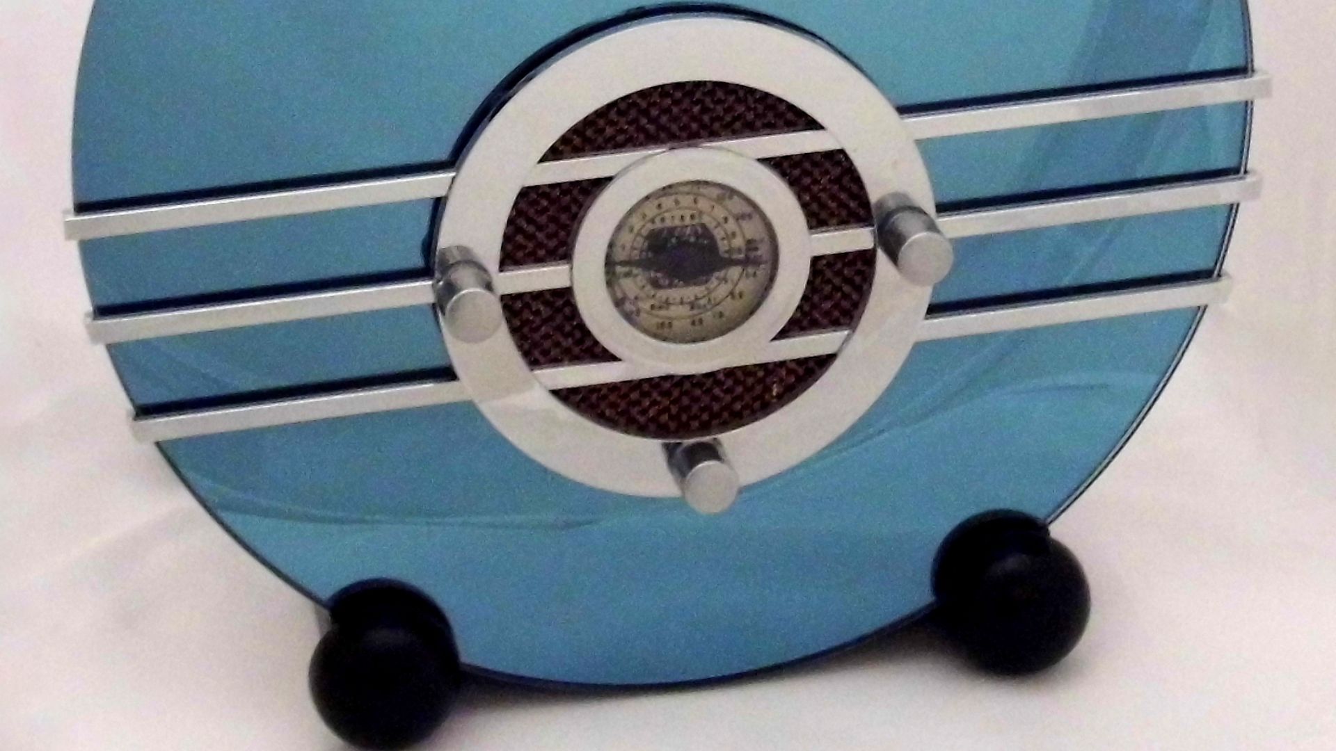 File:Reproduction of the 1935 Spartan Bluebird Art Deco Radio, Model Artone AR-50, Cobalt Blue Mirror, AM-FM-LW Bands, Made In France By TSM Electronics, Measures 15 x 15 x 8 Inches, Circa 1990s (34908643766).jpg
