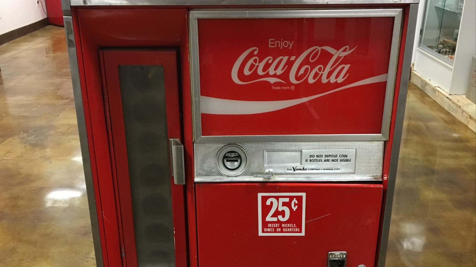 File:Vintage Coca Cola Vending Machine (31708885771).jpg