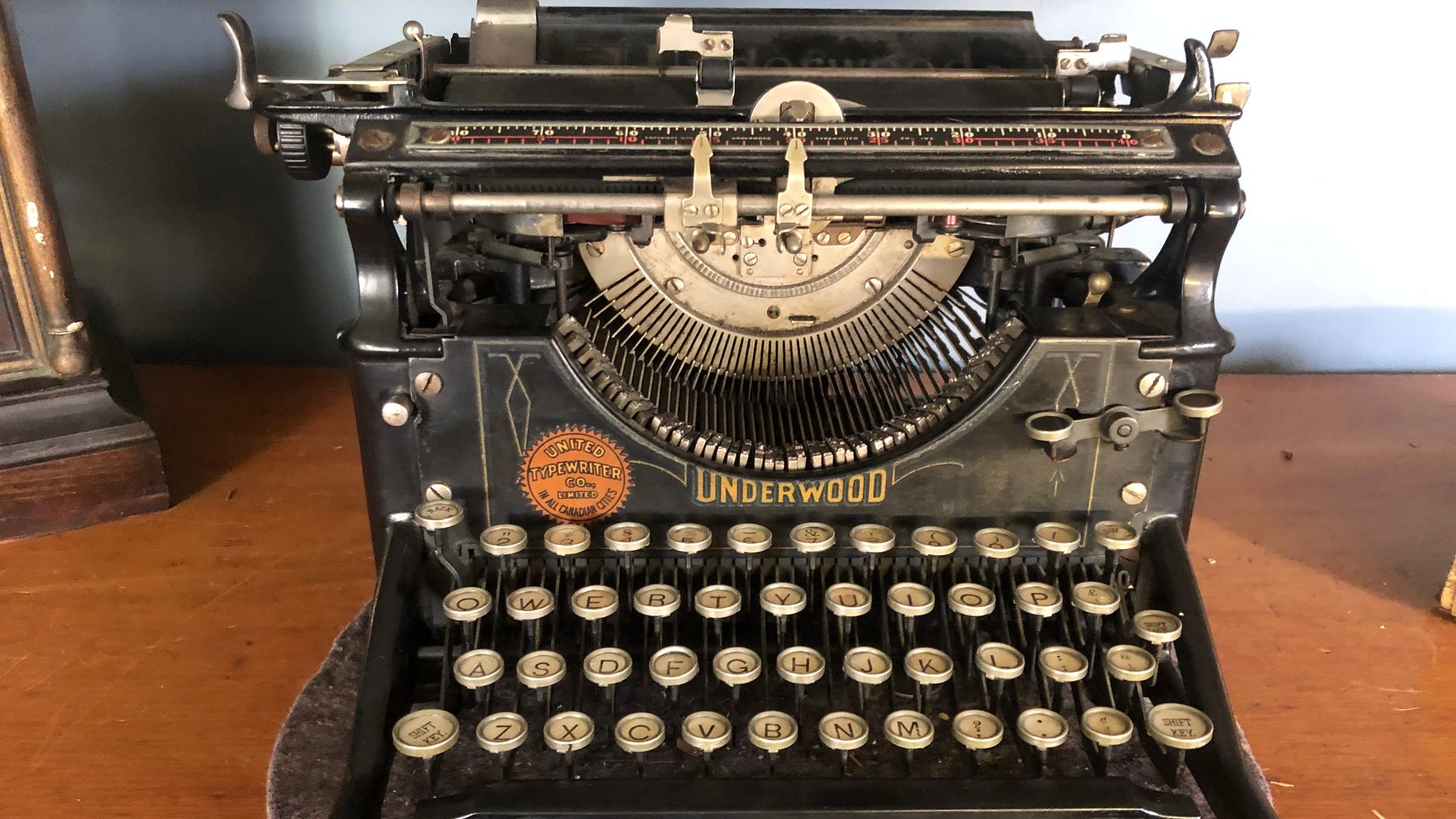 File:Vintage Underwood Typewriter (48011511697).jpg