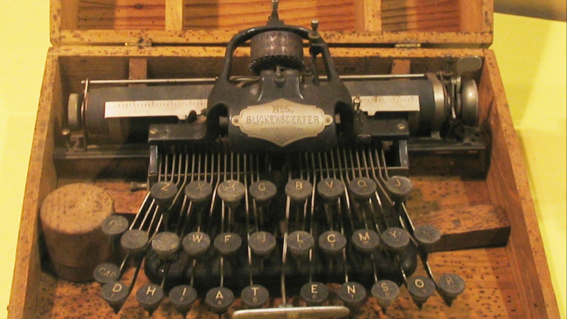 File:Blickensderfer typewriter 2.jpg