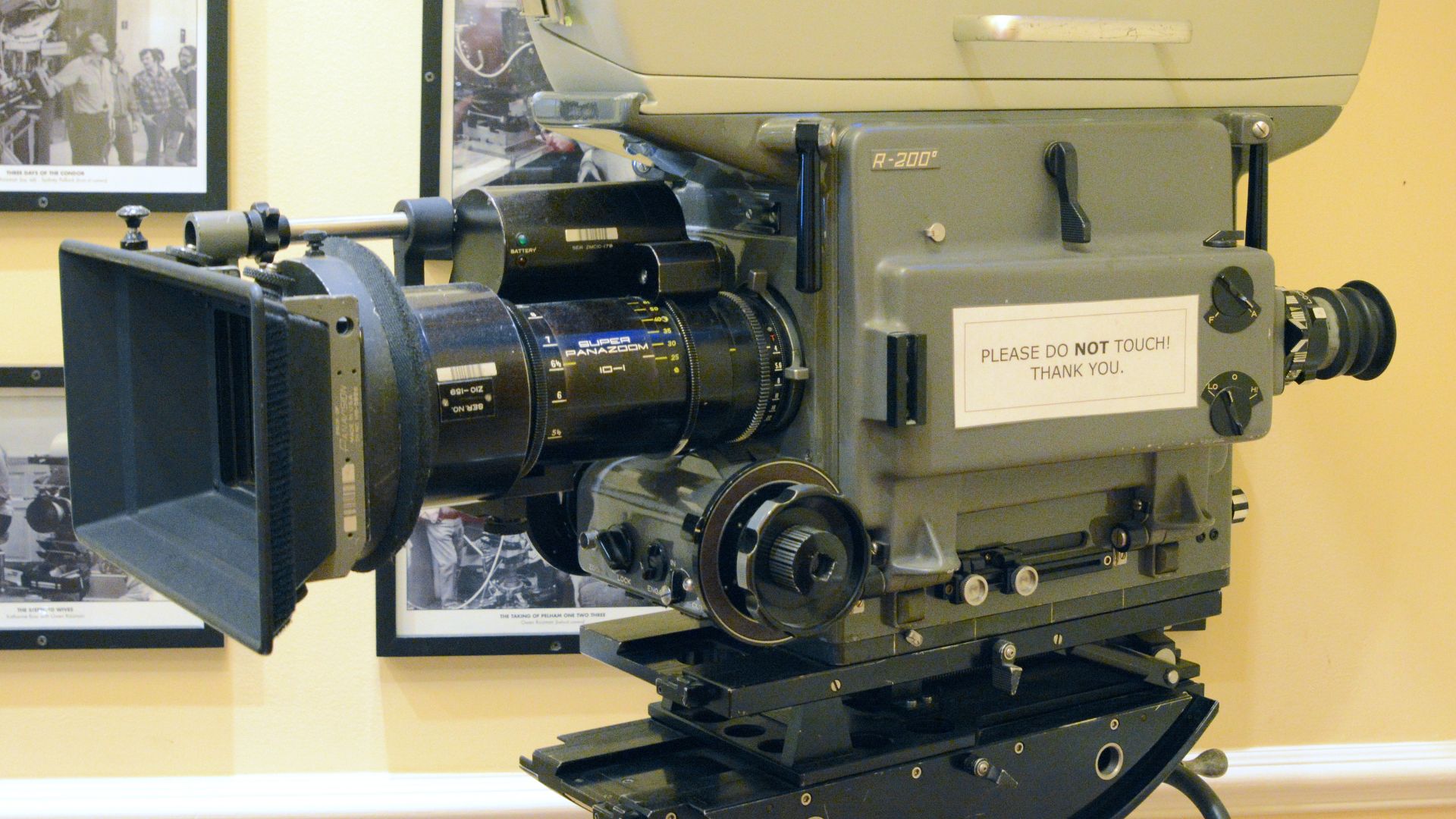 File:Panavision movie camera.JPG