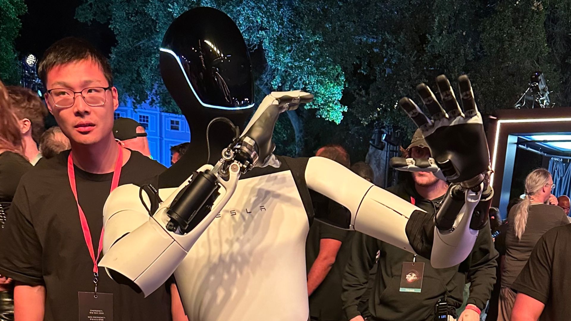 File:Latest Tesla Optimus Humanoid Robot.jpg