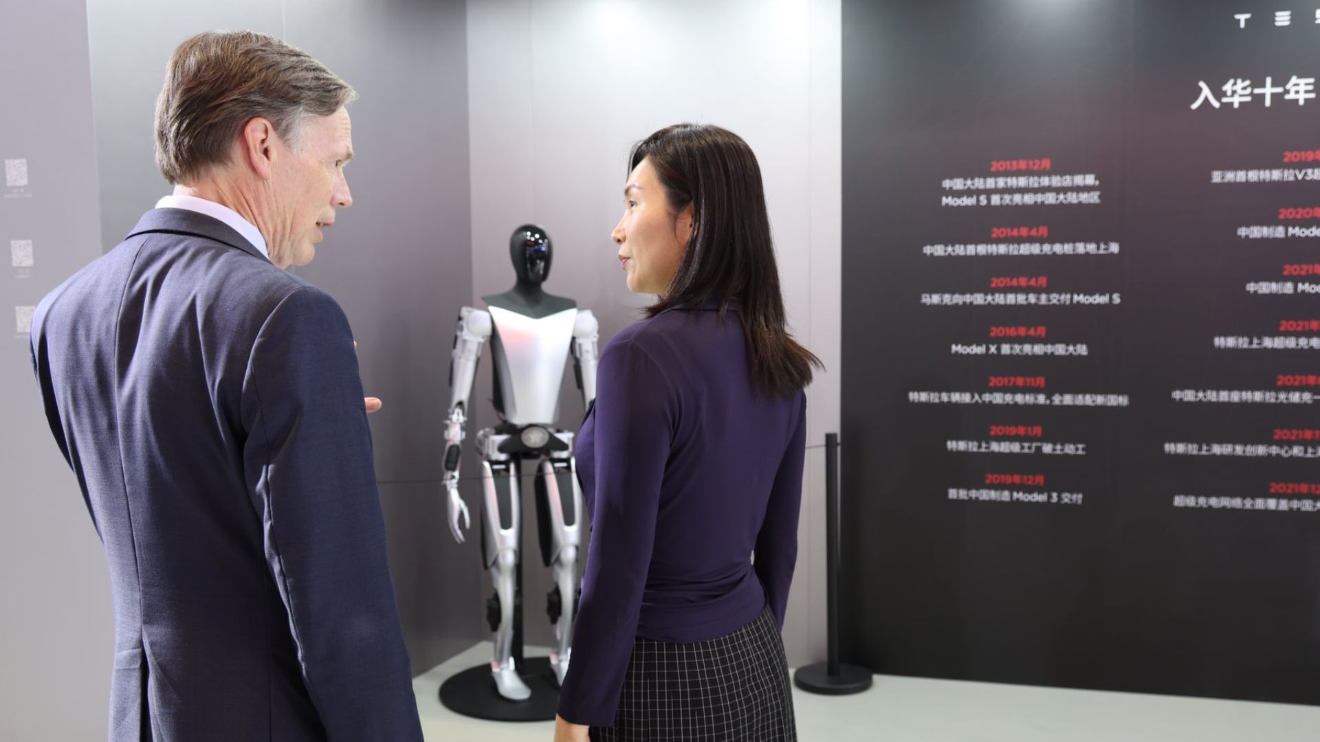 File:Ambassador Burns speaks to a woman in front of a robot.jpg