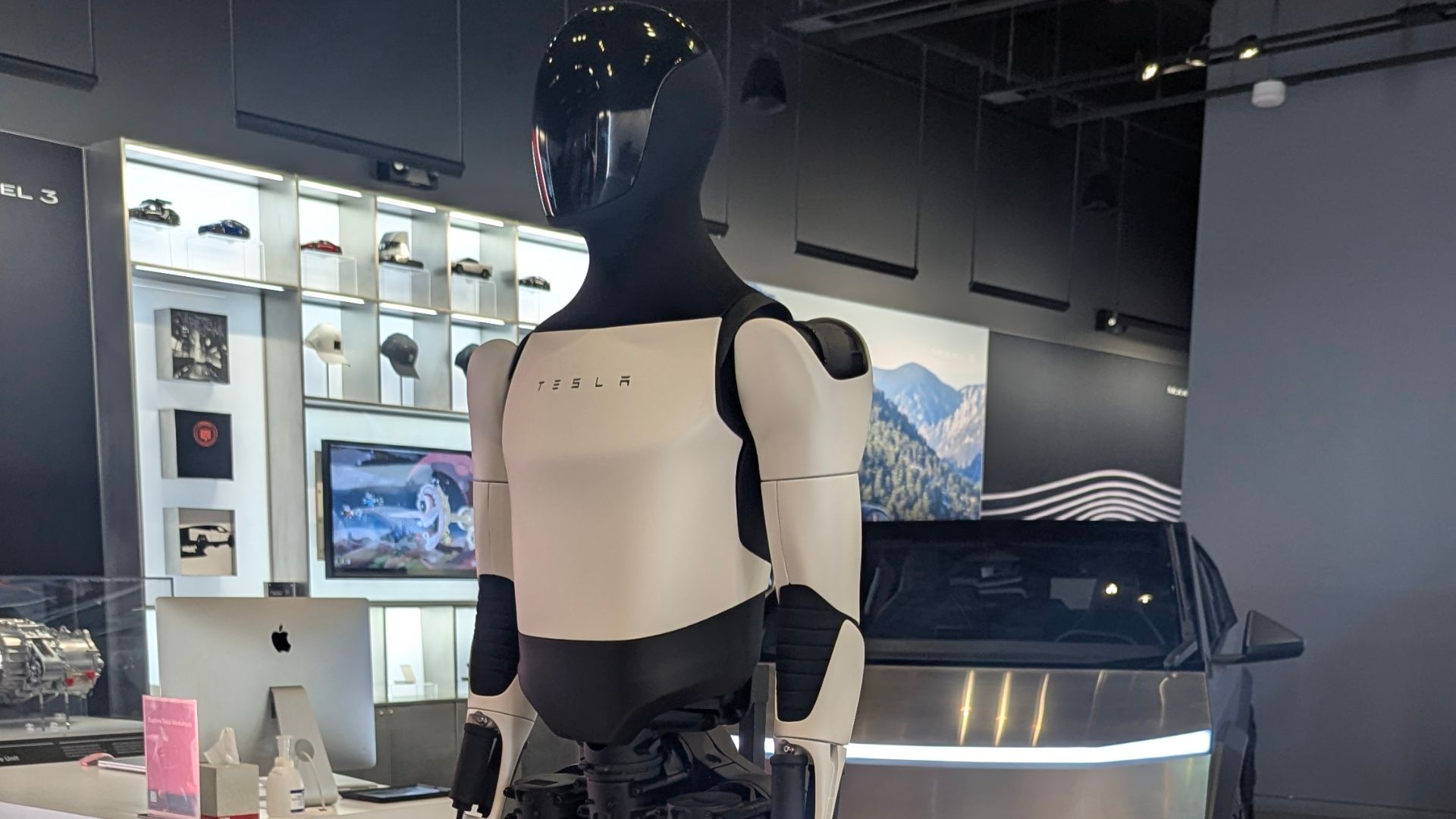 File:Optimus bot at Tesla showroom - 20251118 - 02.jpg
