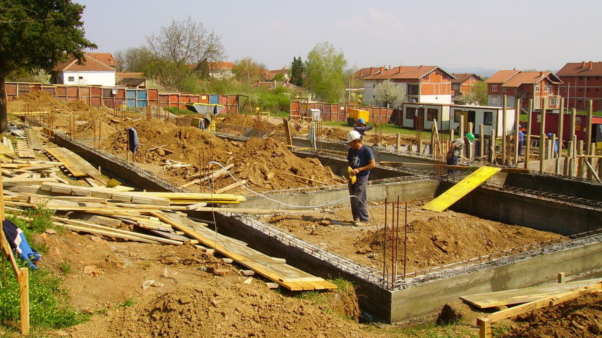 File:Varvarin - Building construction (USACE project).jpg
