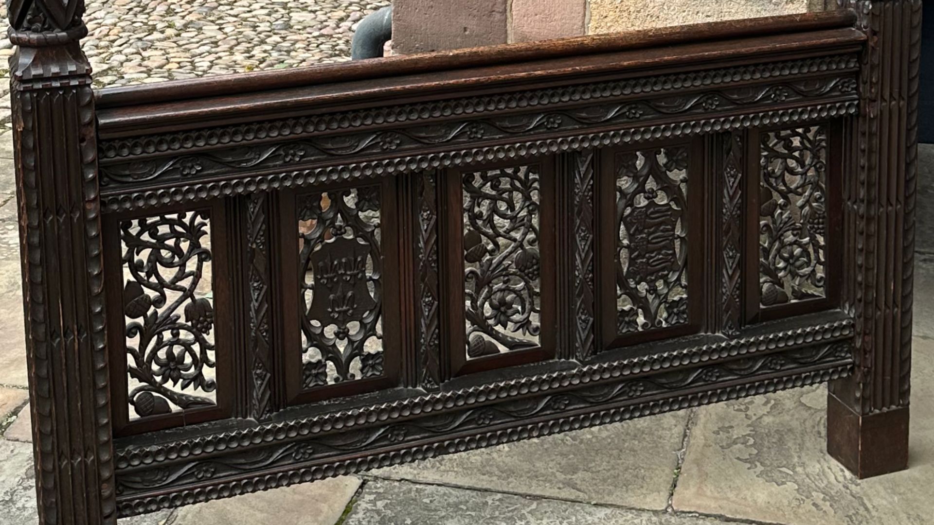 File:Detail of the footboard of the Henry VII and Elizabeth of York marriage bed.png