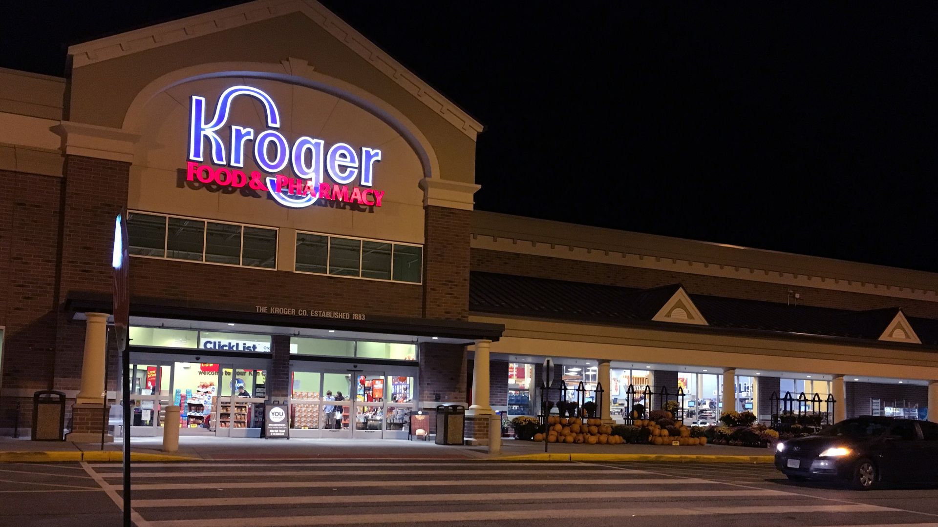 File:Kroger - Tabb (Kiln Creek), VA (37755148111).jpg