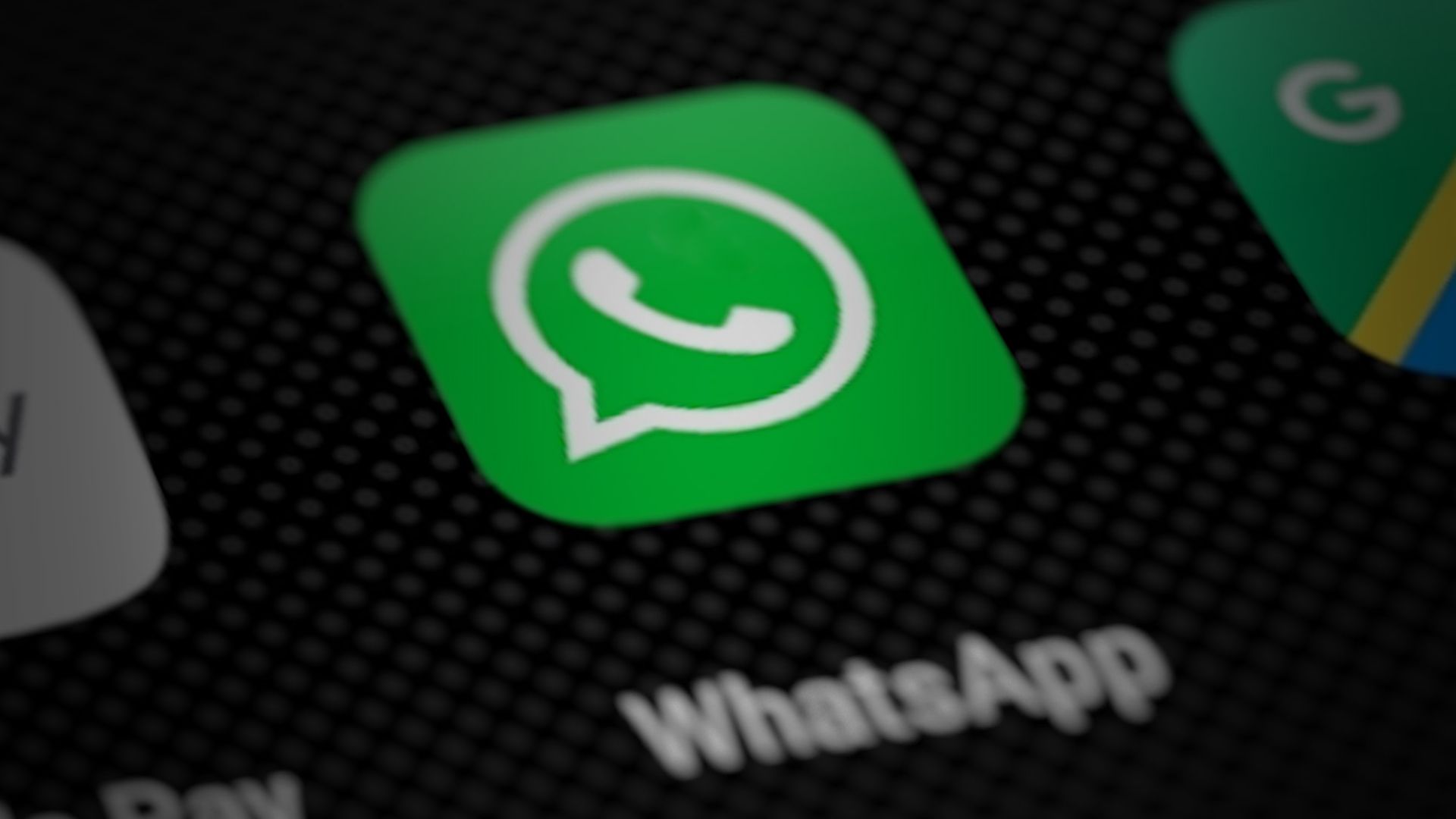 File:Whatsapp app icon on smartphone screen (perspective render) (49897226177).jpg