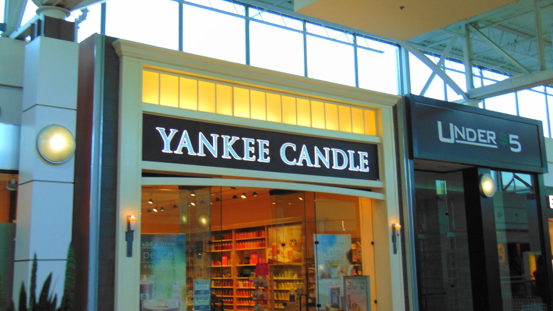 File:Yankee Candle (Connecticut Post Mall) (28360542849).jpg