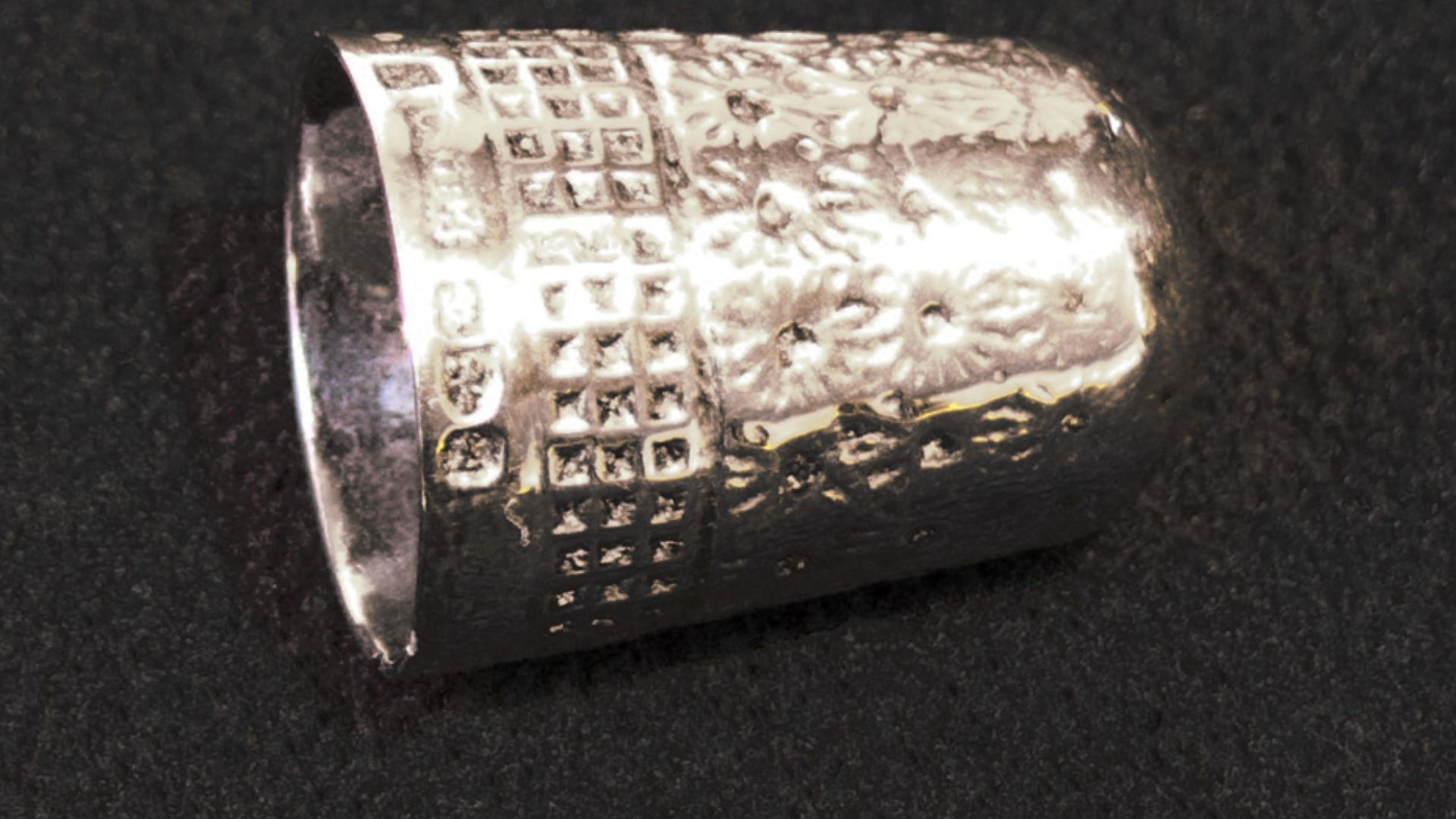 File:Nineteenth century thimble (FindID 203401).jpg
