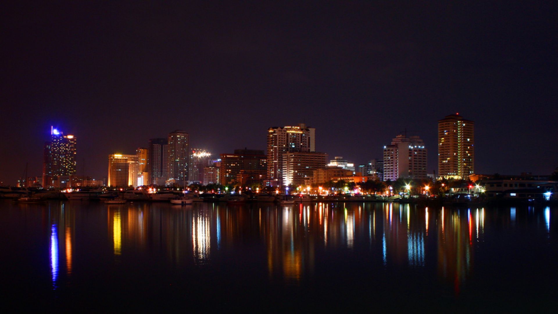 File:Manila by night.jpg