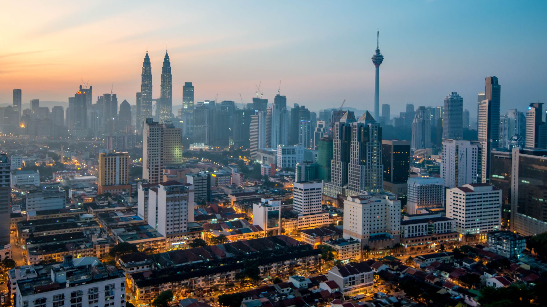 File:Kuala Lumpur at dawn (18794580599).jpg