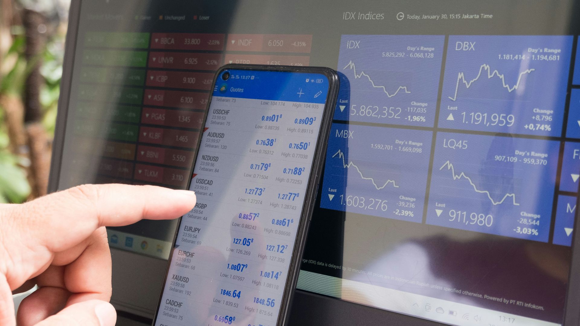 black android smartphone turned on screen