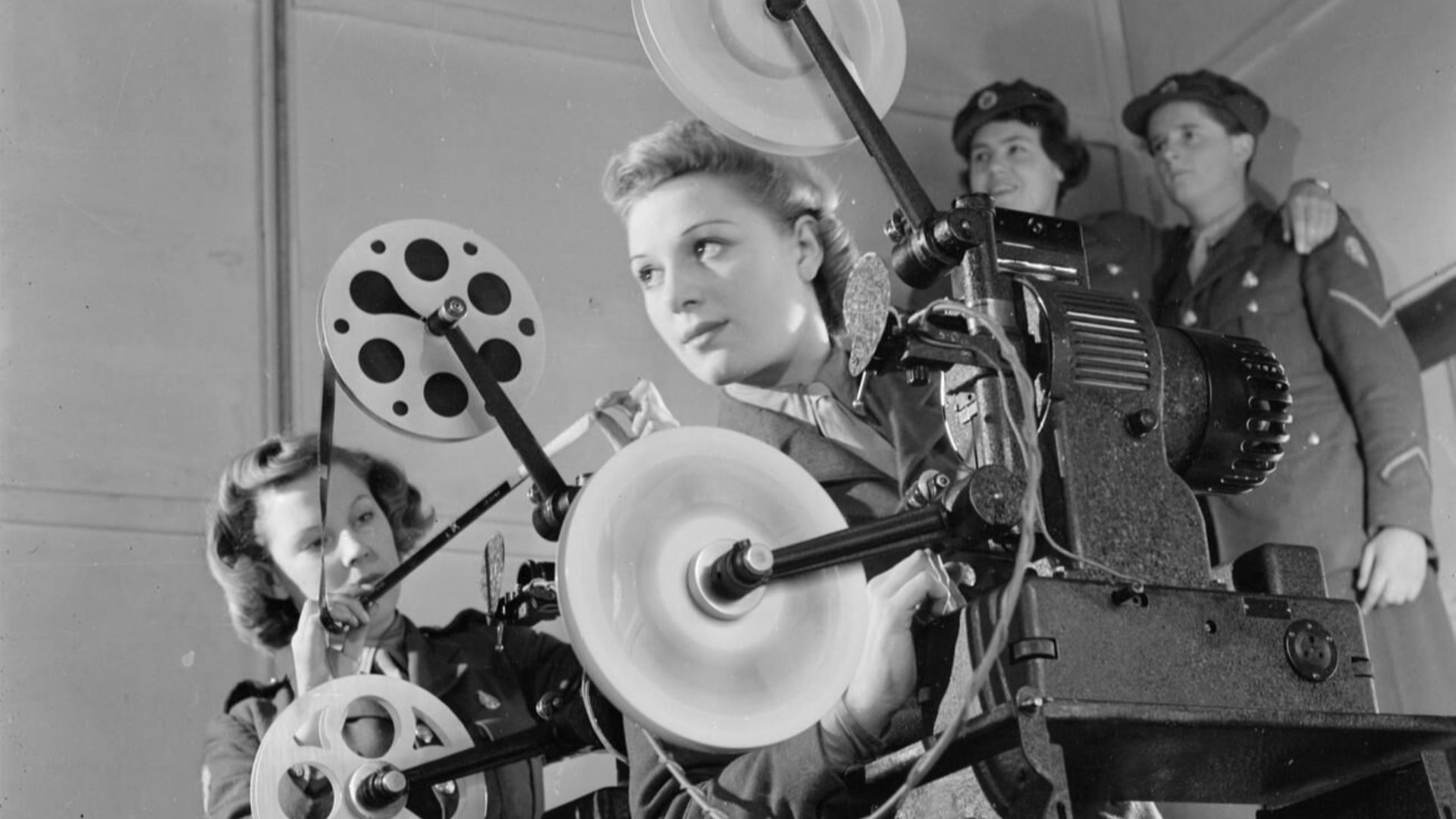 File:ATS Cine Projector Operators, Aldershot, Hampshire, England, UK, 1941 D5503.jpg