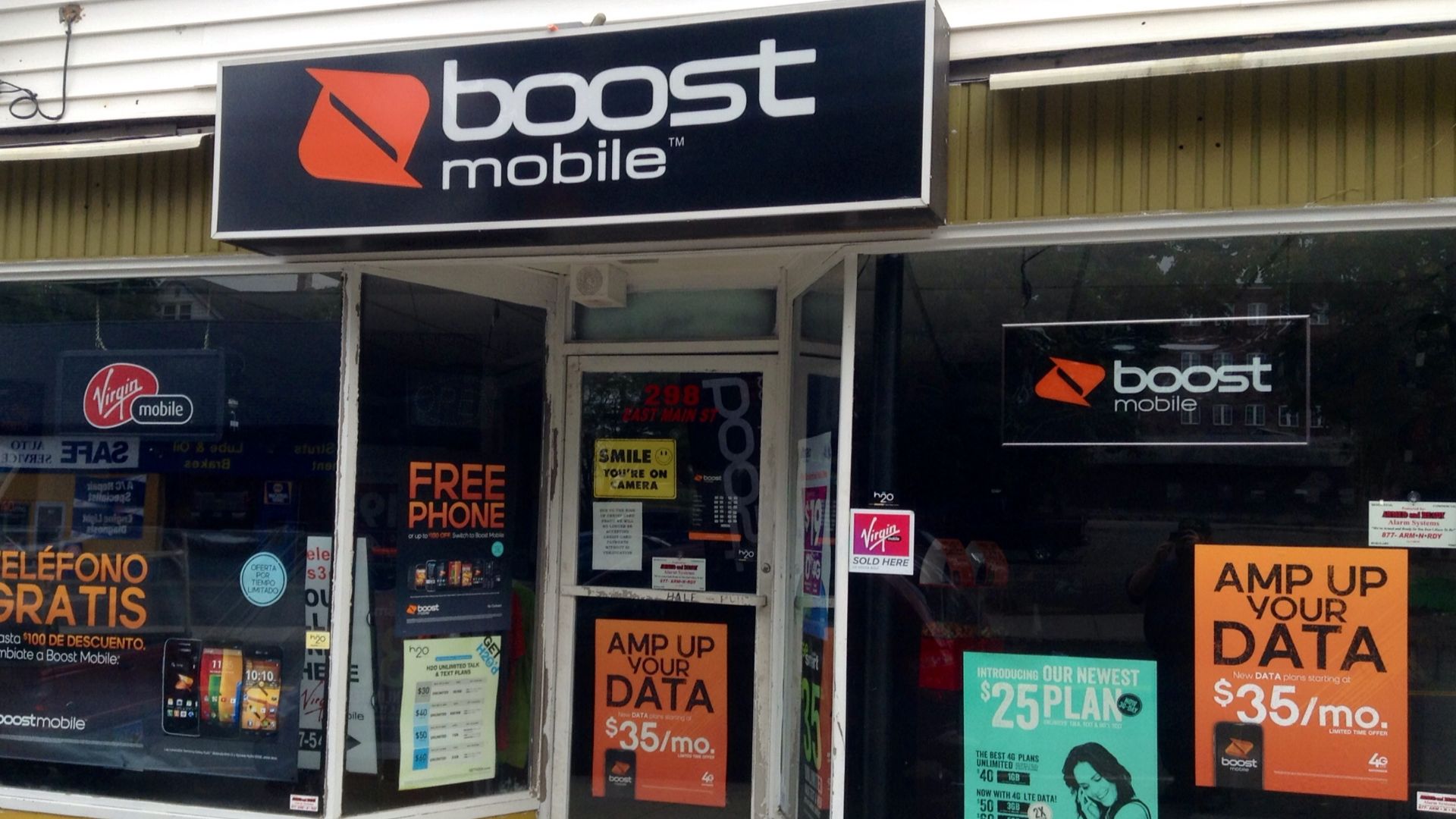 File:Boost Mobile (14970361777).jpg