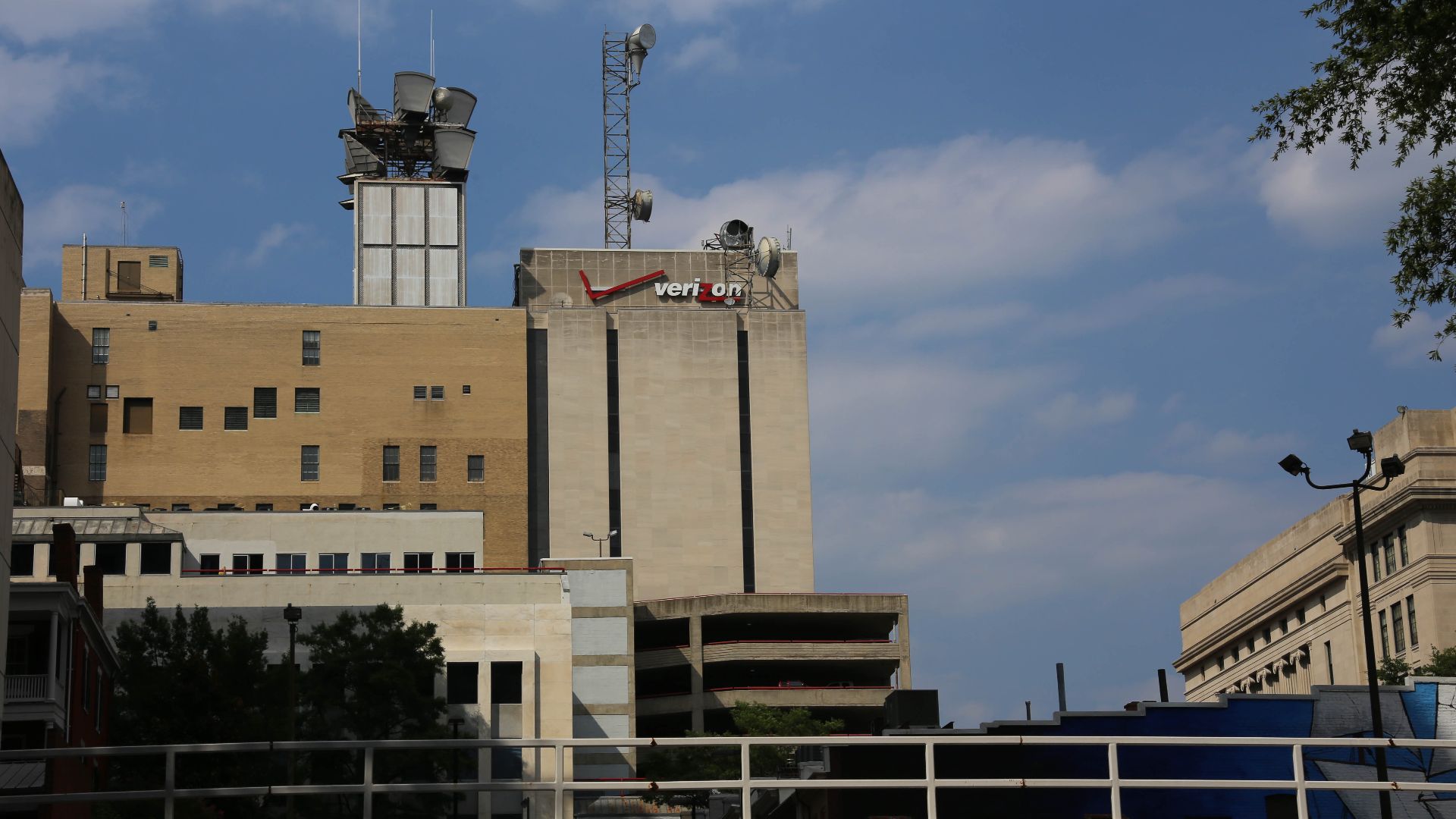 File:Verizon Building - Richmond, VA.jpg