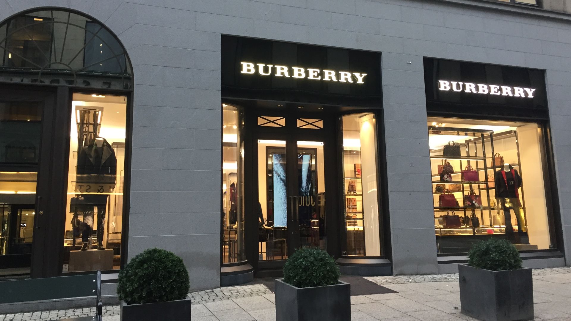 File:Burberry Oslo.jpg