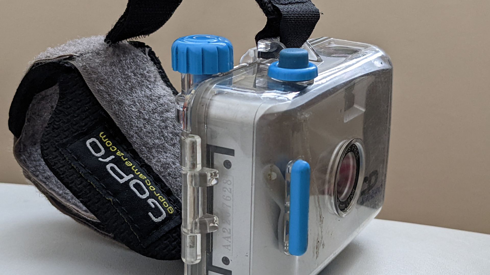 File:GoPro Hero (film camera), profile.jpg