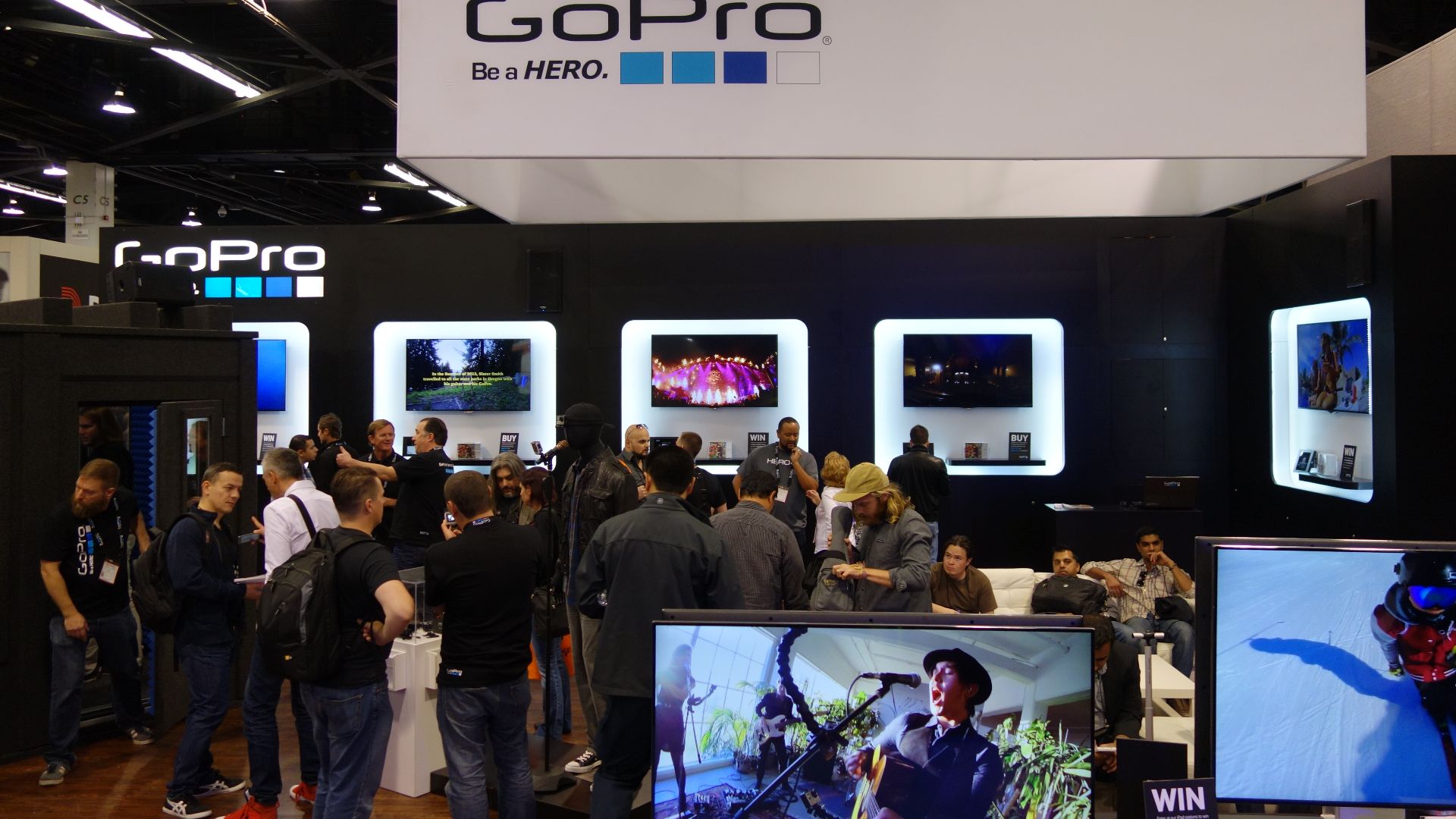 File:2015 NAMM Show - DSC00445 (16344773346).jpg