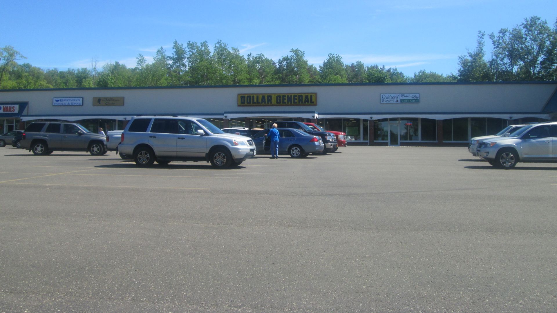 If this in fact the original location of the Jamesway chain, then the store has been subdivided into a flea market and a plaza.
Thanks to some information from Albertsons Florida Blog, I may have the original location of the Jamesway chain. 
I had the ide