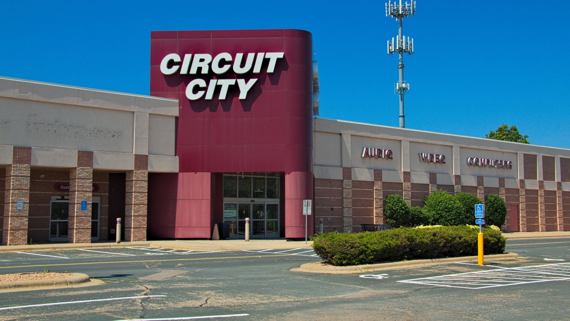 I made a wrong turn and fell into a time warp. An abandoned Circuit City still stands in Coon Rapids.