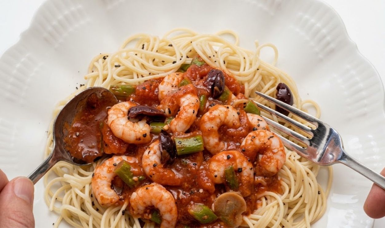 Screenshot from Budget Gourmet’s Bay Shrimp and Linguine, Bellisio Foods (1983), Enhanced 