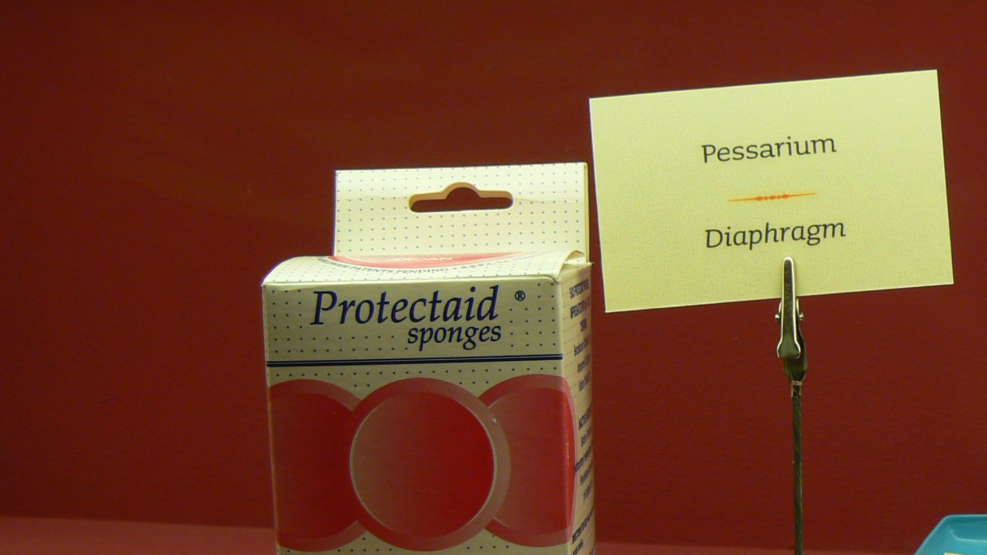 Métodos anticonceptivos en exhibición. Aparente parte de la muestra Teen Facts (2008) en el NEMO Science Center