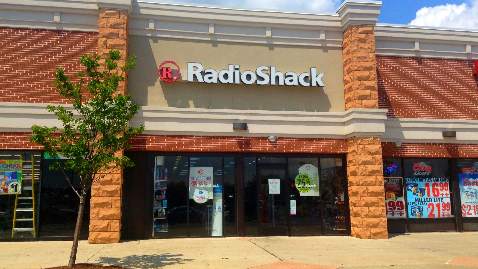 Radio Shack, Hamden, CT 8/2014, by Mike Mozart of TheToyChannel and JeepersMedia on YouTube