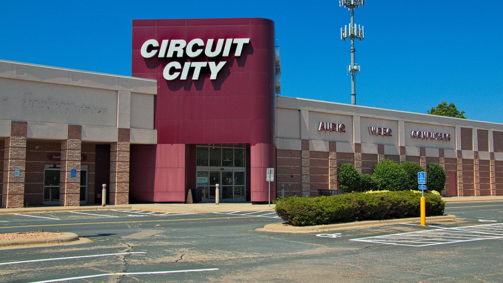 I made a wrong turn and fell into a time warp. An abandoned Circuit City still stands in Coon Rapids.