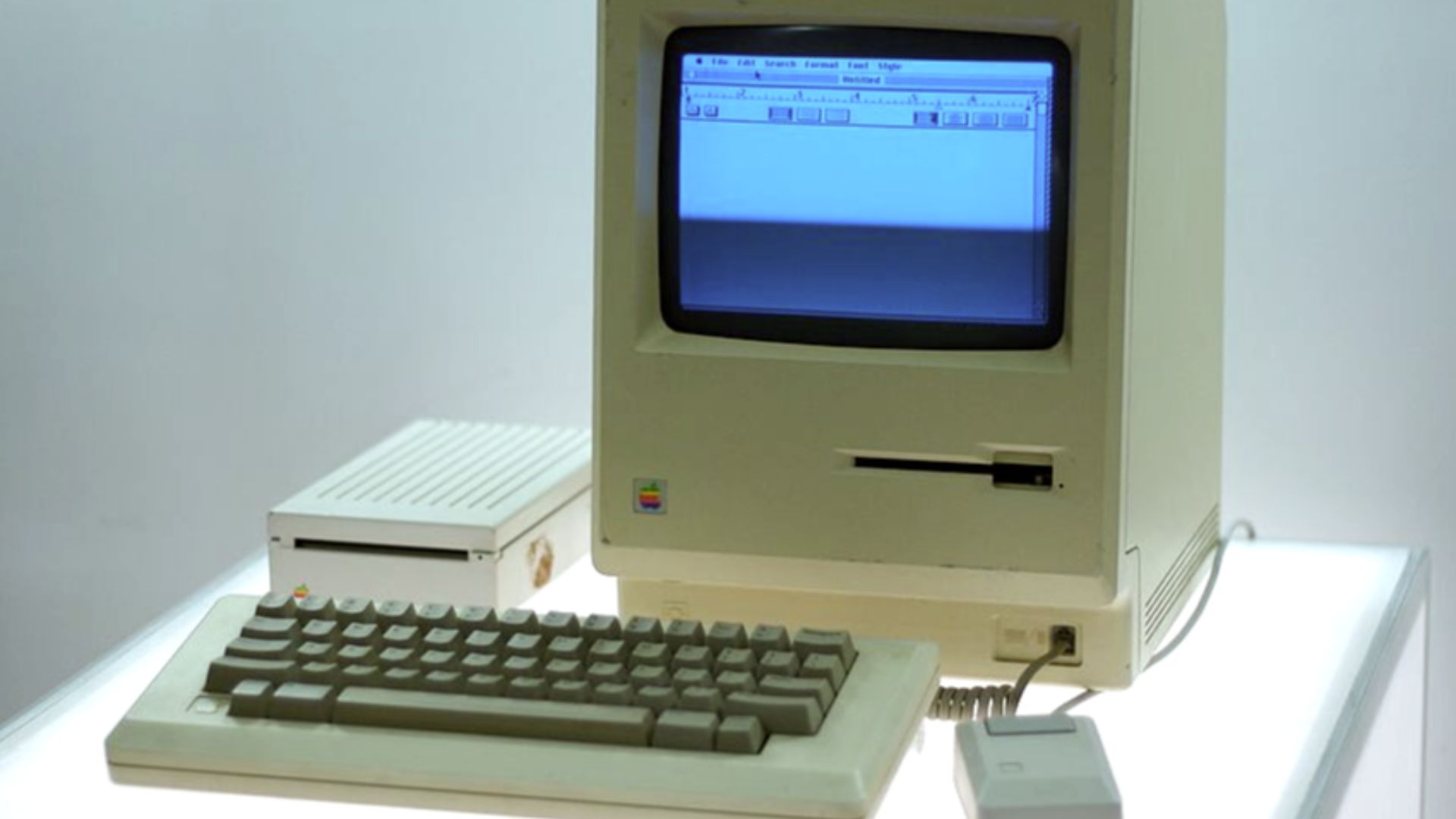 Cropped, Color adjusted version of Macintosh, Google NY office computer museum.jpg