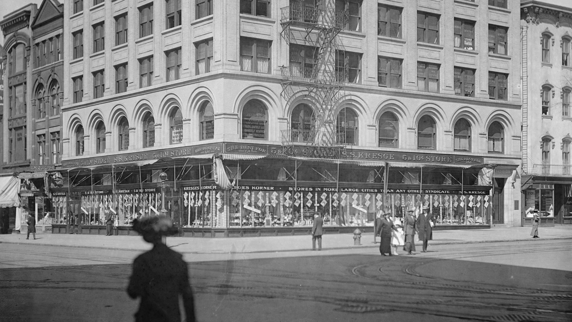 Title: S.S. Kresge Store, 6th St., Washington, D.C.] bldg
Abstract/medium: 1 negative : glass ; 8 x 10 in. or smaller