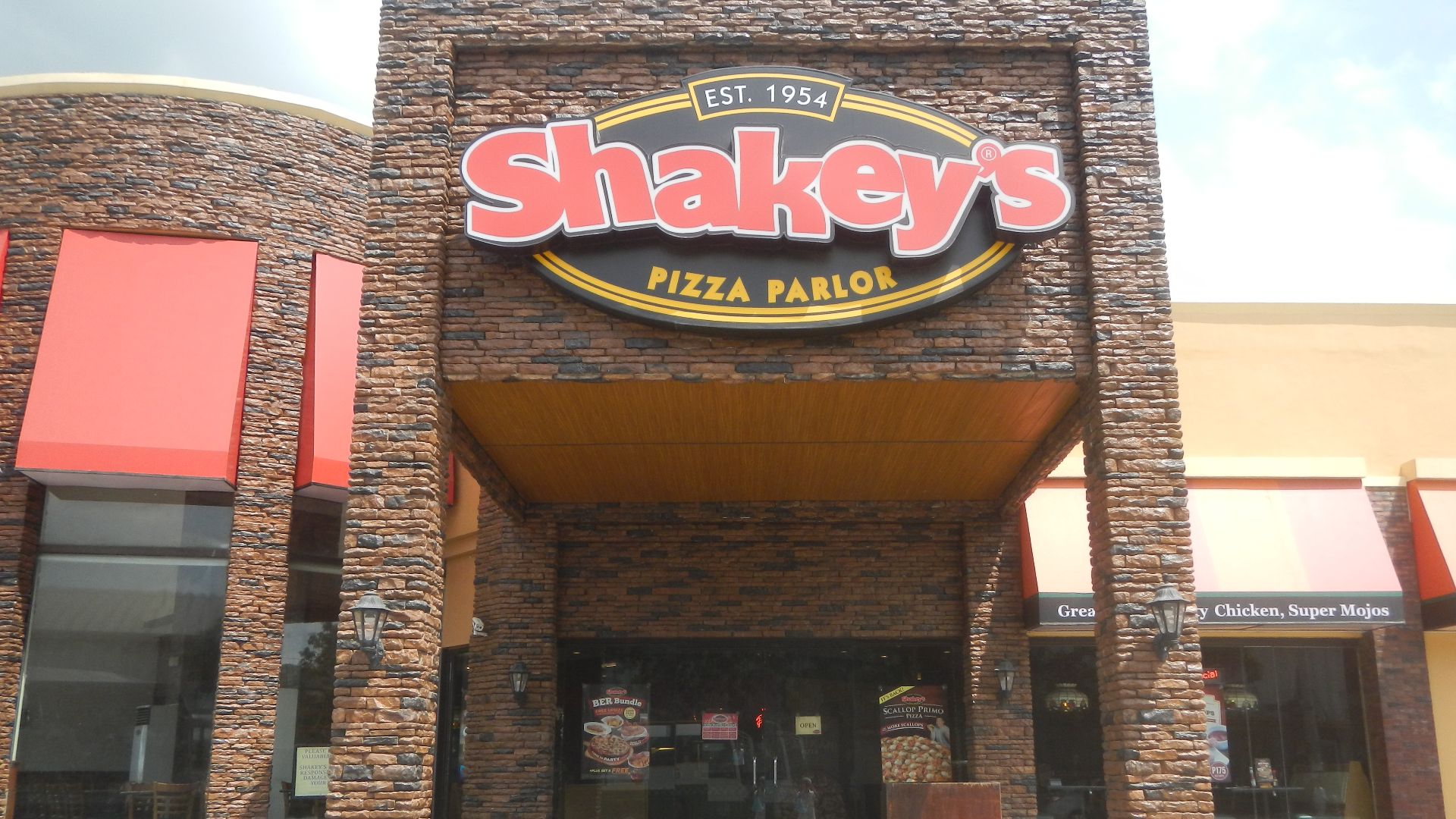 Shakey's Pizza Parlor (Santo Cristo, Pulilan) Shakey's Pizza in the Philippines Tapa King Plaridel-Pulilan Diversion Road, in Barangay Santo Cristo 14°54'3