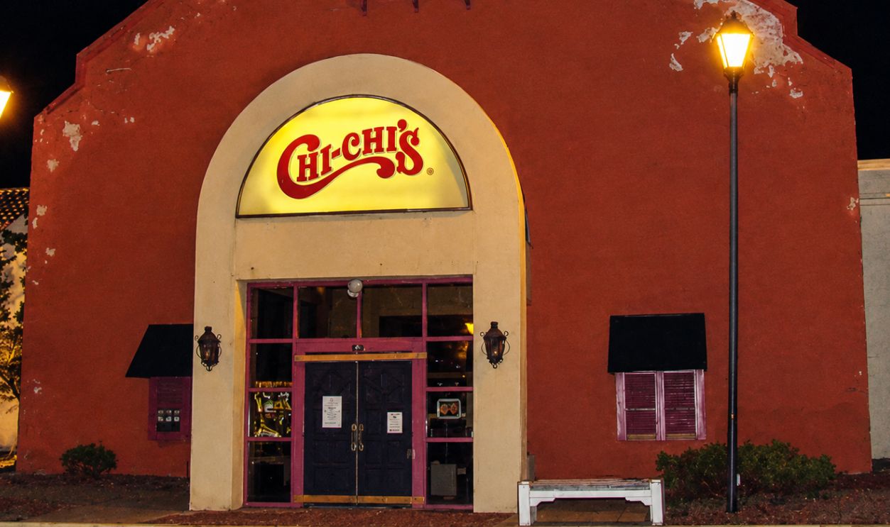 Photo of a shuttered Chi-Chi's Mexican Restaurant taken by Nostaljack on a digital camera. 