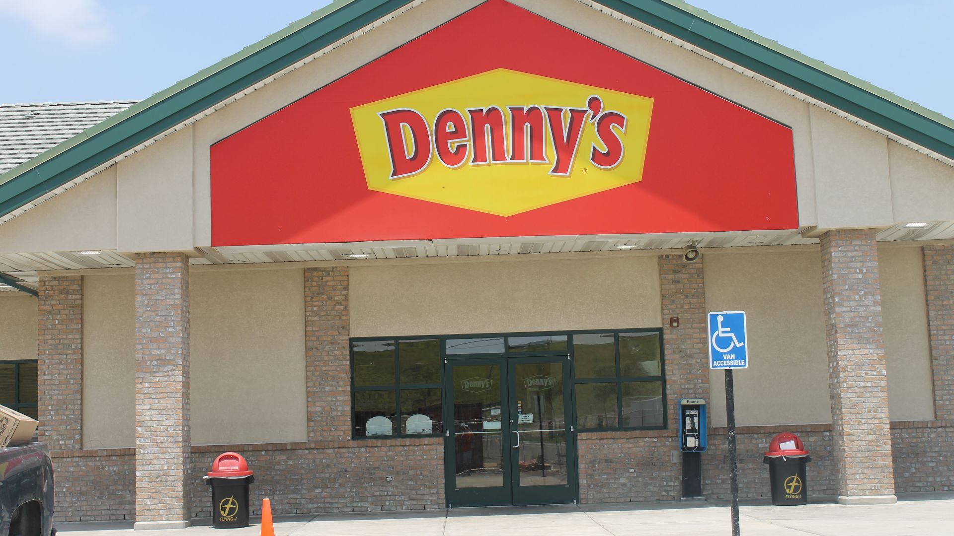 I took photo of Denny's Restaurant north of Laredo, TX, with Canon camera.