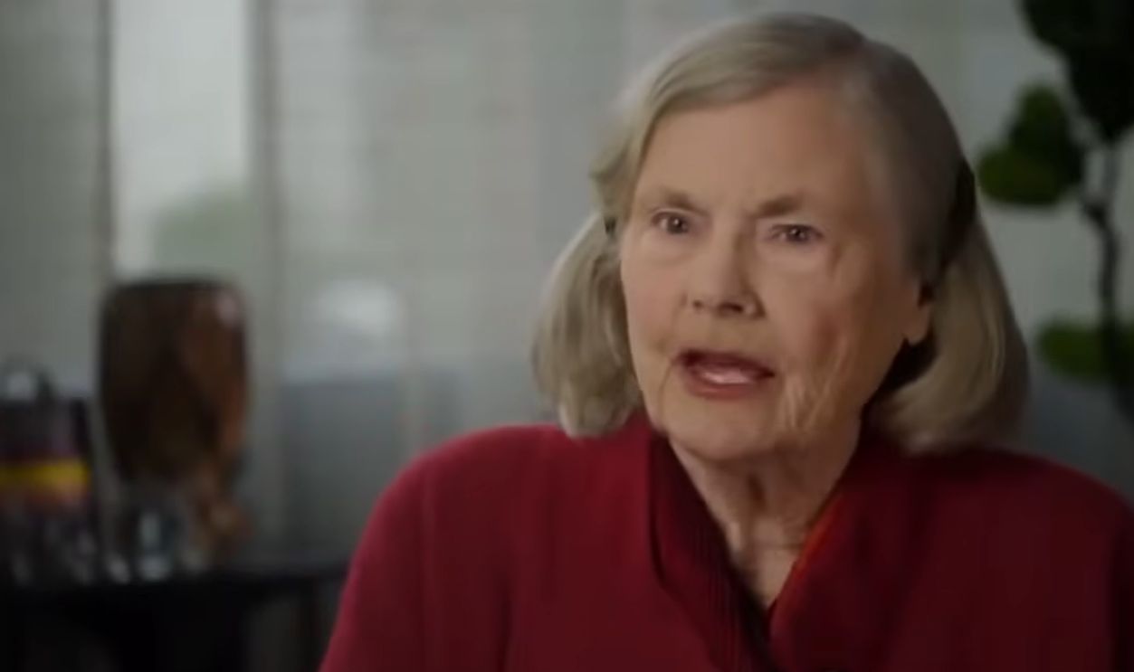 Screenshot from Becoming Warren Buffett, HBO Documentary Films (2017)