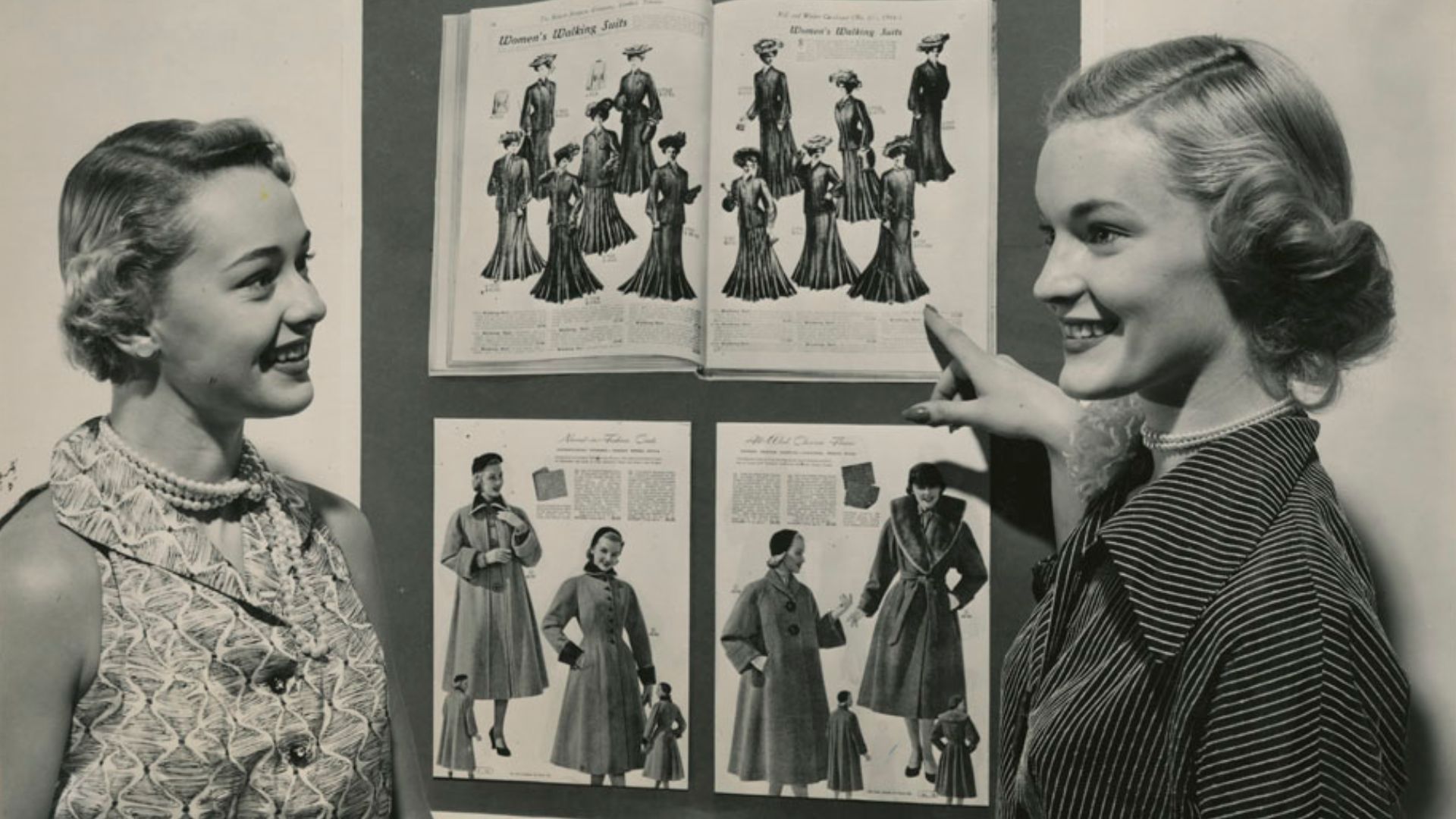 Title / Titre : 
Two models compare fashions across time in Simpson’s catalogues / 
Deux mannequins regardent la mode d’autrefois dans des catalogues de Simpson’s
Creator(s) / Créateur(s) : Photo Engravers and Electrotypers Ltd
Date(s) :  1953
Reference N