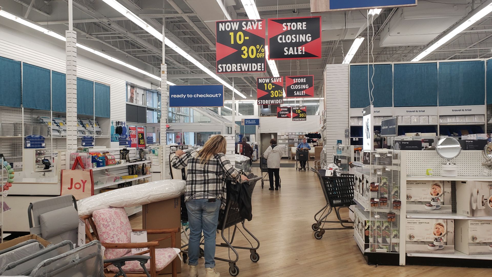 Interior of a closing Bed Bath & Beyond store in Roseville, Michigan. This store is among the last remaining Bed Bath & Beyond locations, and is scheduled to close permanently in June 2023.